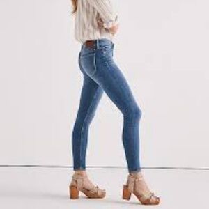 LUCKY BRAND Charlie Skinny Destroyed Jeans 00 | 24